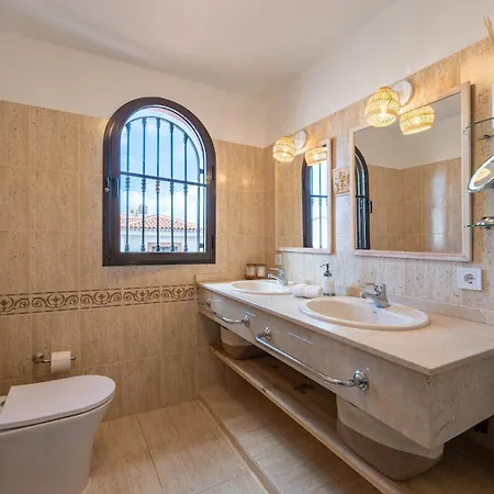 Villa Wonderful With Seaview And Jacuzzi Puerto de las Nieves